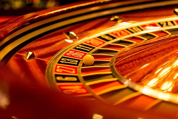 Live football and casino game interface showing multiple sport tabs